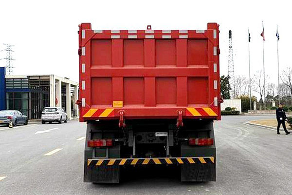 Euro 5 HOWO Dump Truck 400HP丨56000mm丨8x4 2