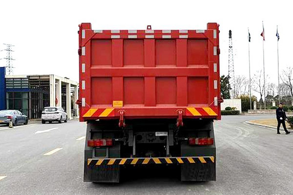 Euro 5 HOWO Dump Truck 400HP丨8x4丨40000KM 2