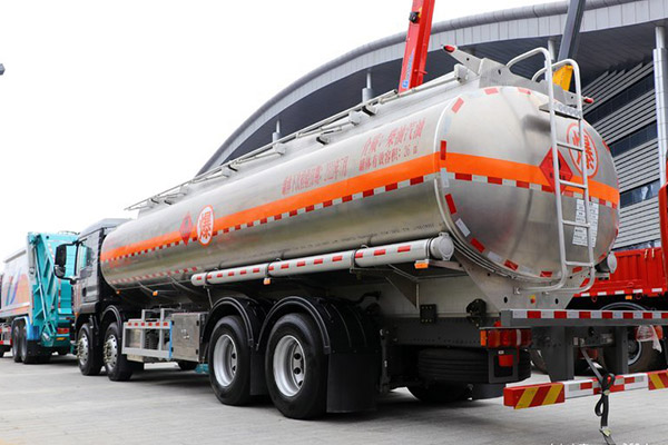 26m³  Sinotruk Fuel Tanker Truck丨NEW 2