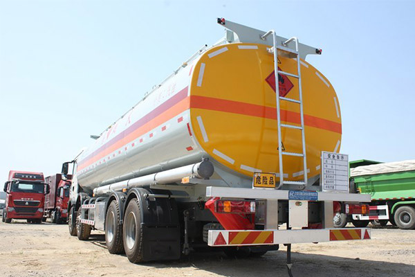 21m³ SINOTRUK HOWO Fuel Tank Truck丨Euro 5  2