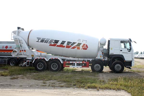 Sinotruk HOWO Heavy Truck 380HP 8X4 5.5m³ Concrete Mixing 4