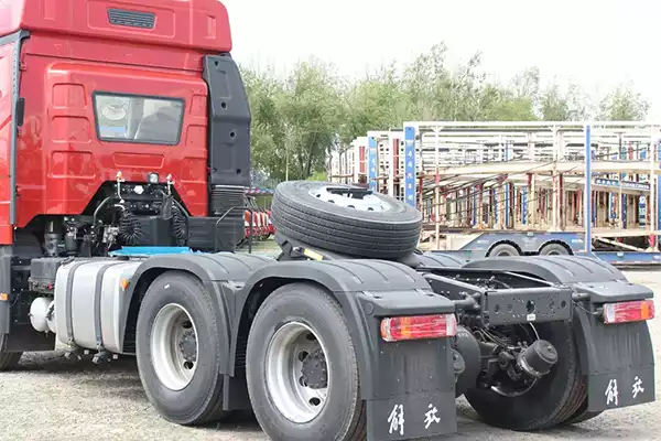 China FAW Low Price jiefang 6*4 Trailer Tractor Truck Head 4