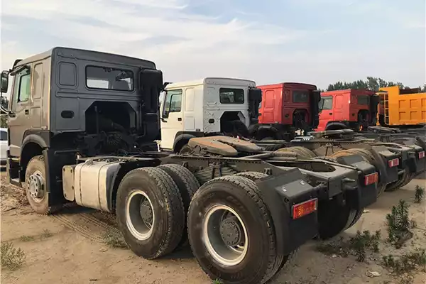 Sinotruk Howo 6X4 371HP China 2016 Used Tractor Truck 4