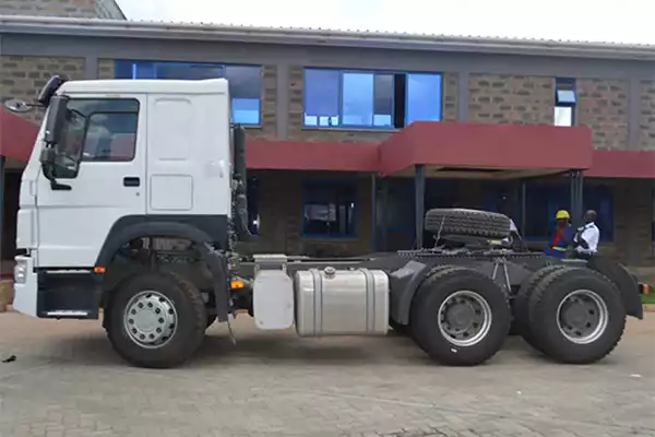 Sinotruck Howo 6×4 375HP Tractor Truck For Sale 3