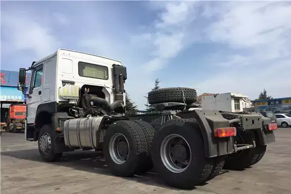 Sino Howo 420hp Tractor Truck 6x4 Trailer Head Truck For Sale 3