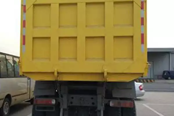 Sinotruk HOWO 8x4 Dump Truck 12 Wheel Tipper Truck  4